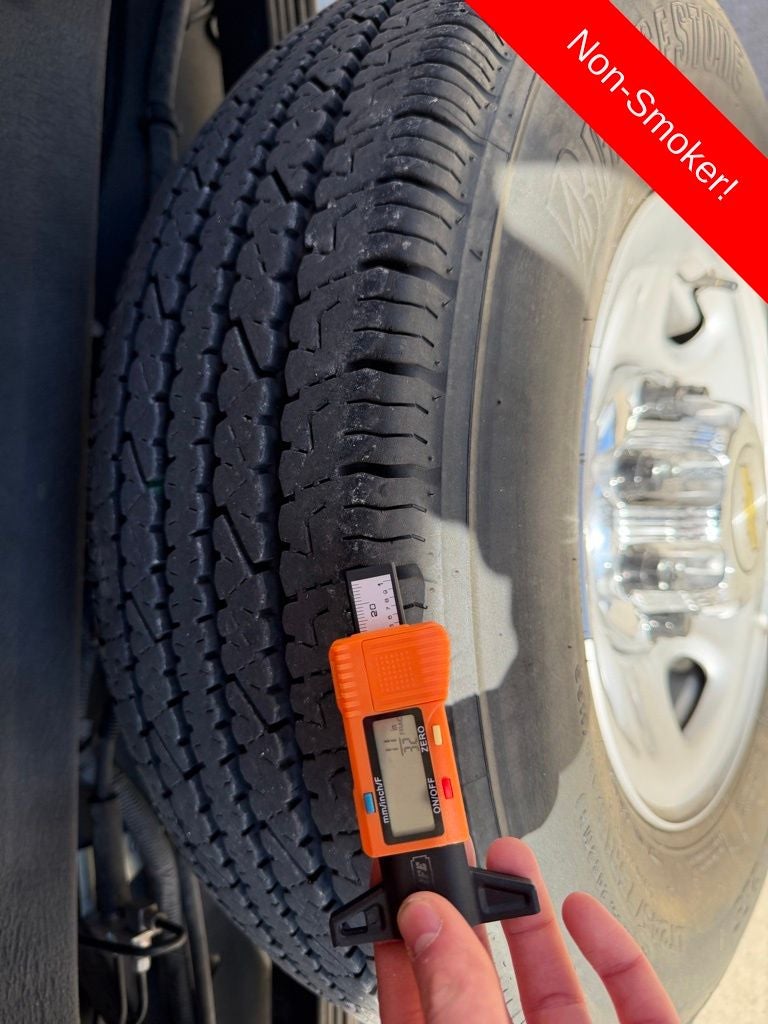 2024 Chevrolet Express Passenger LT Passenger