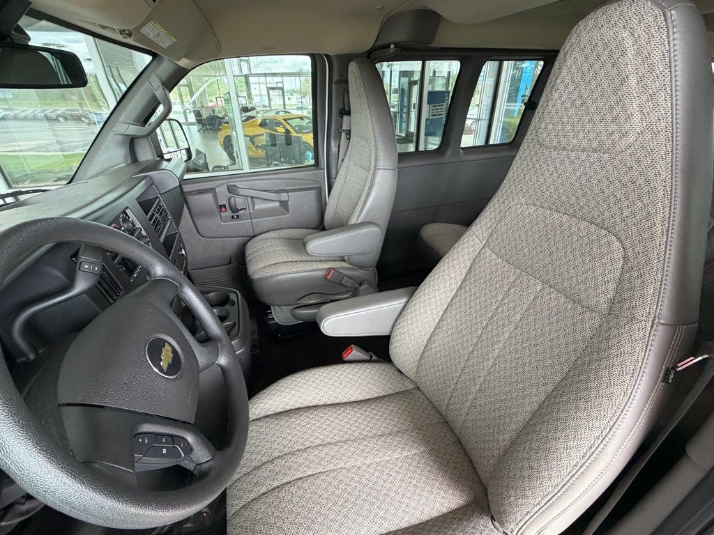 2025 Chevrolet Express Passenger LT Passenger