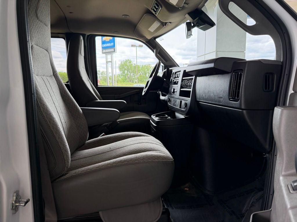 2025 Chevrolet Express Passenger LT Passenger