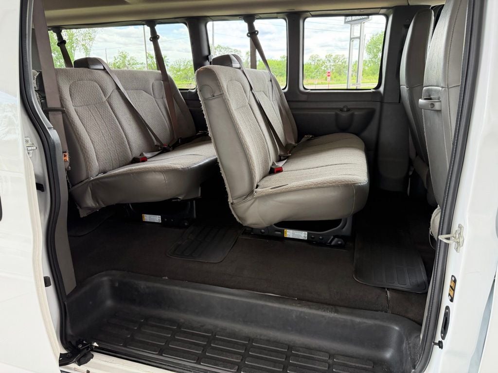 2025 Chevrolet Express Passenger LT Passenger