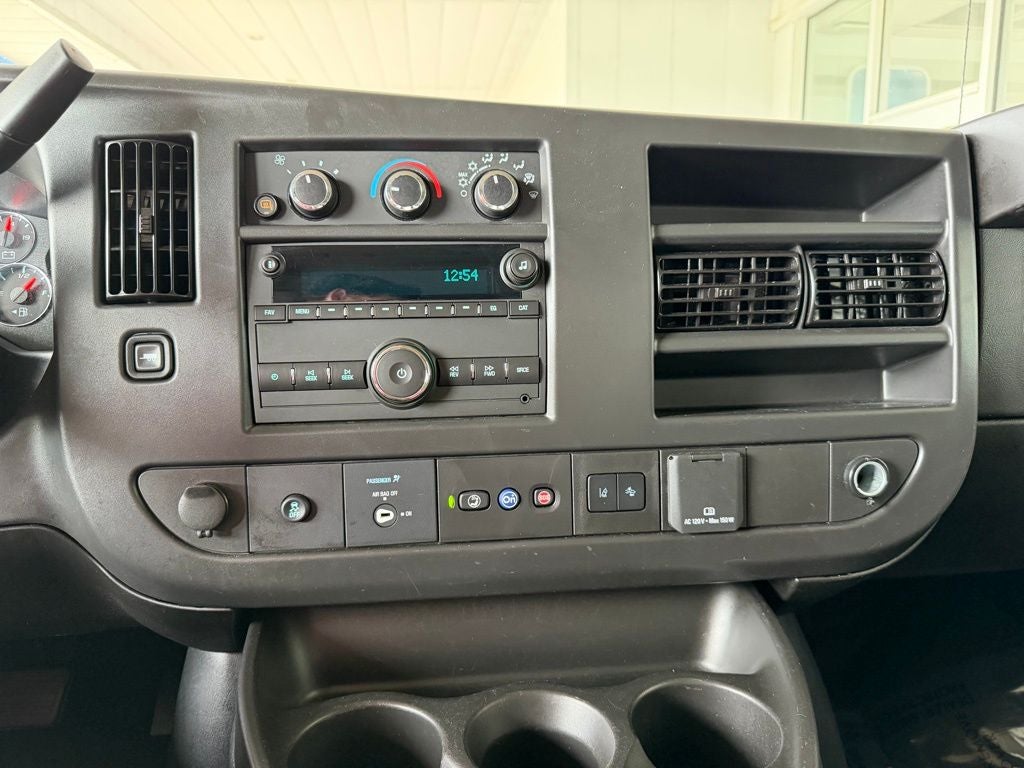 2025 Chevrolet Express Passenger LT Passenger