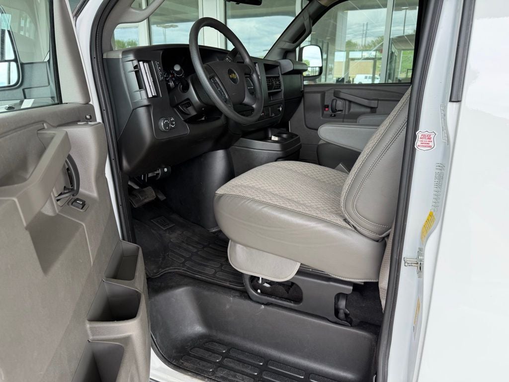 2025 Chevrolet Express Passenger LT Passenger