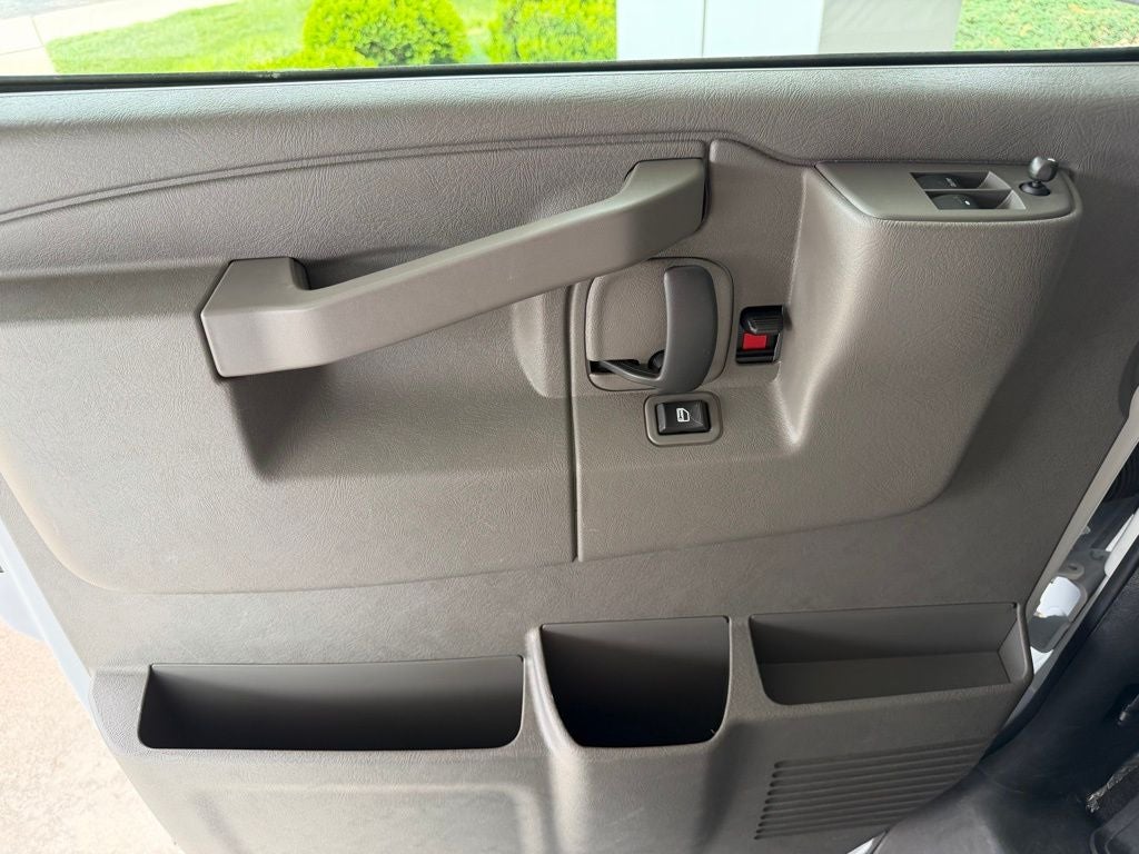 2025 Chevrolet Express Passenger LT Passenger