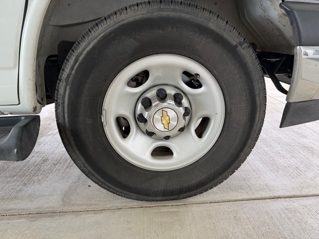 2025 Chevrolet Express Passenger LT Passenger