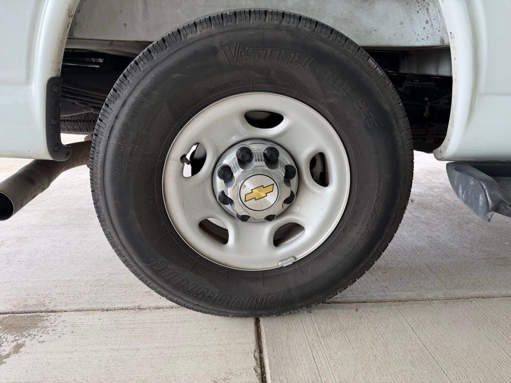 2025 Chevrolet Express Passenger LT Passenger