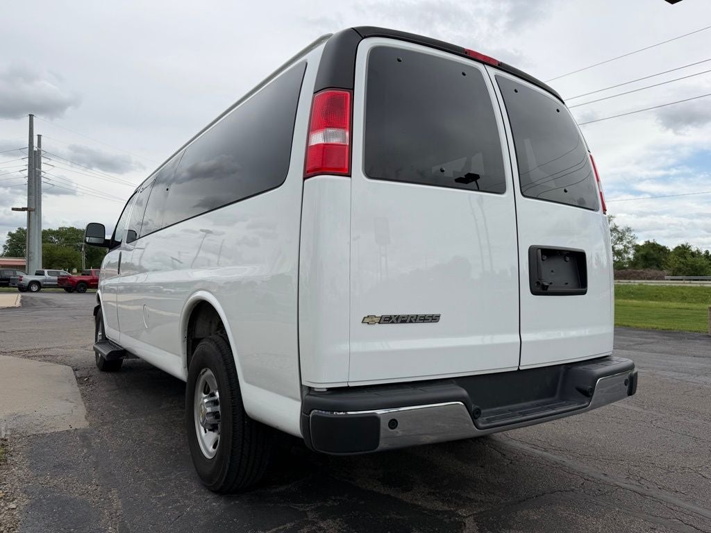 2025 Chevrolet Express Passenger LT Passenger