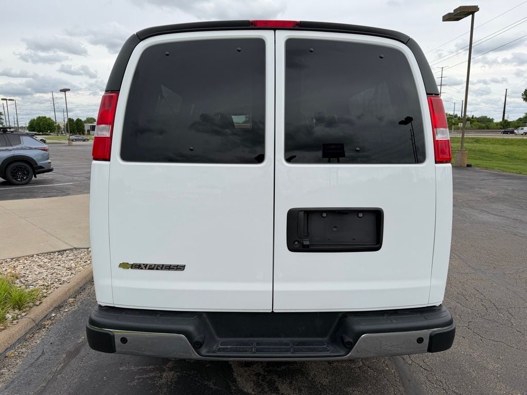 2025 Chevrolet Express Passenger LT Passenger