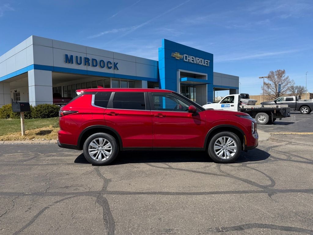 2026 Mitsubishi Outlander ES