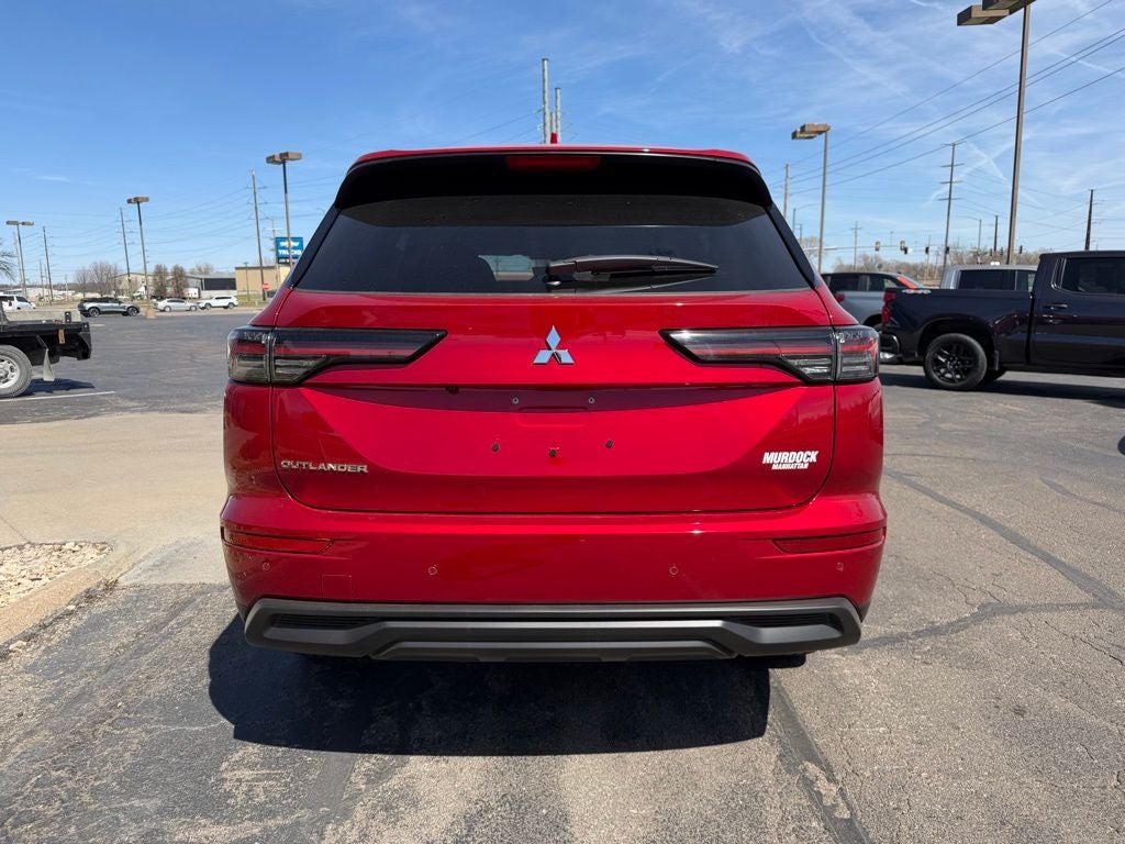 2026 Mitsubishi Outlander ES