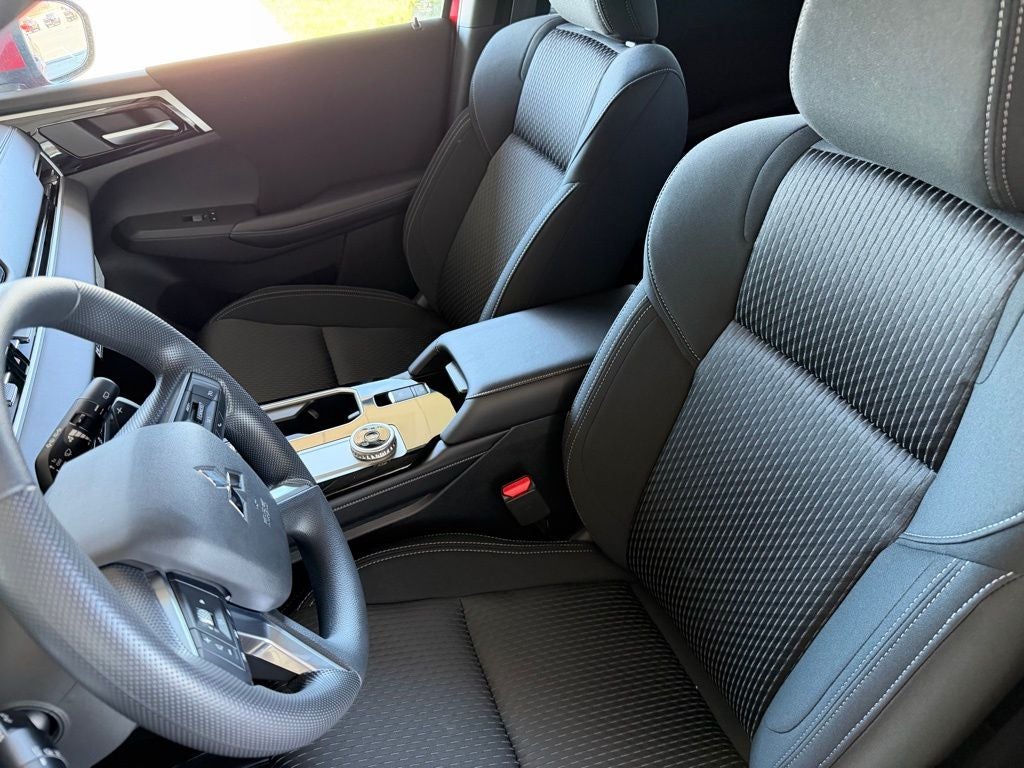 2026 Mitsubishi Outlander ES