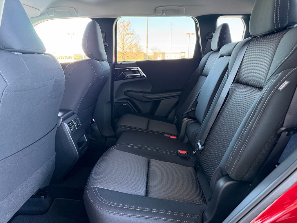 2026 Mitsubishi Outlander ES