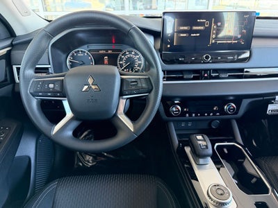 2026 Mitsubishi Outlander ES