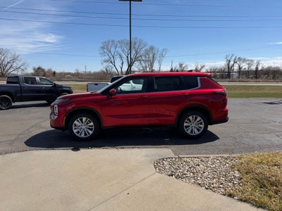 2026 Mitsubishi Outlander ES
