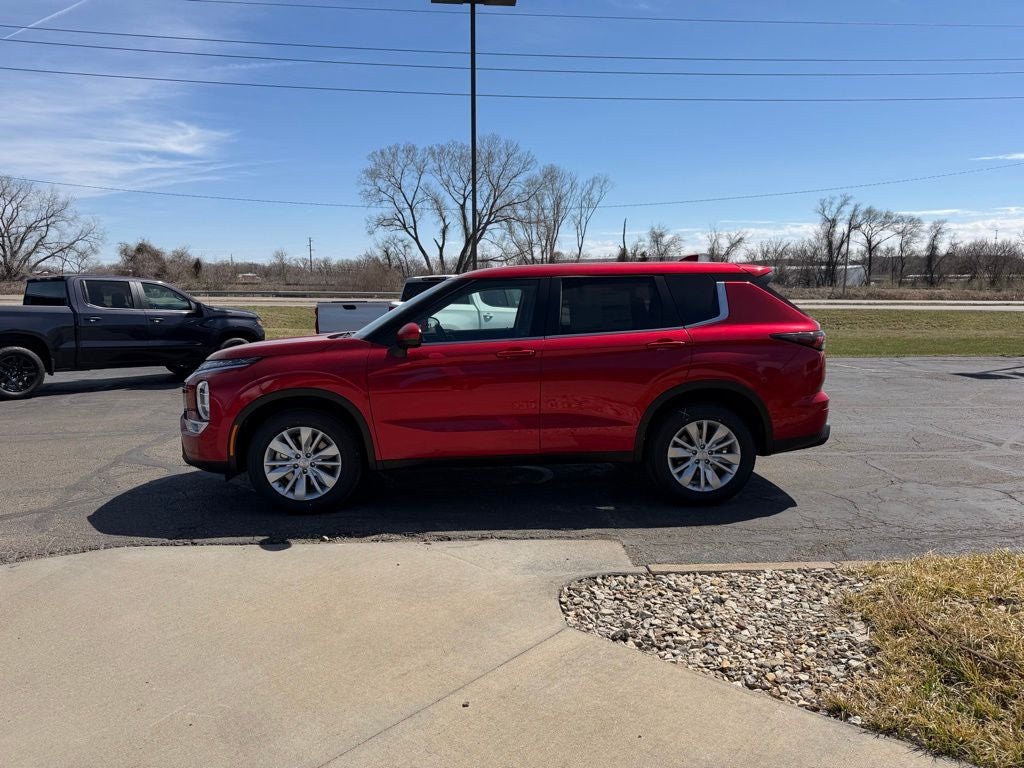 2026 Mitsubishi Outlander ES