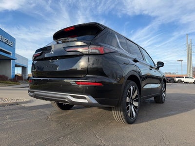 2026 Mitsubishi Outlander SE