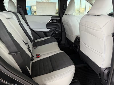 2026 Mitsubishi Outlander SE