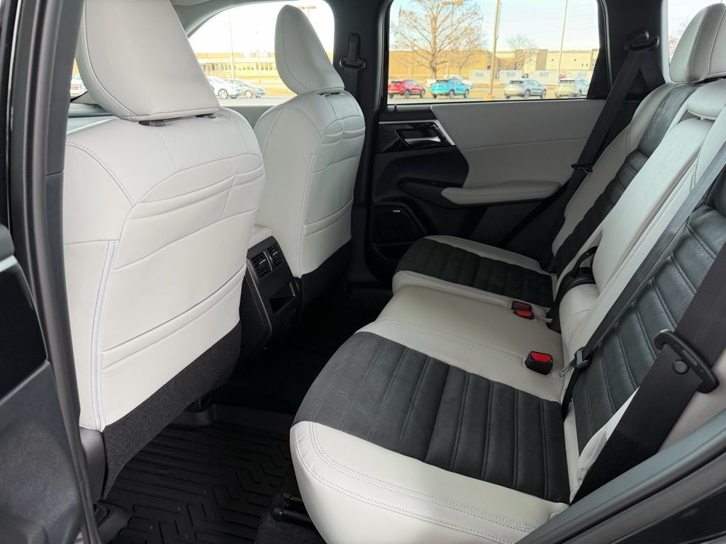 2026 Mitsubishi Outlander SE