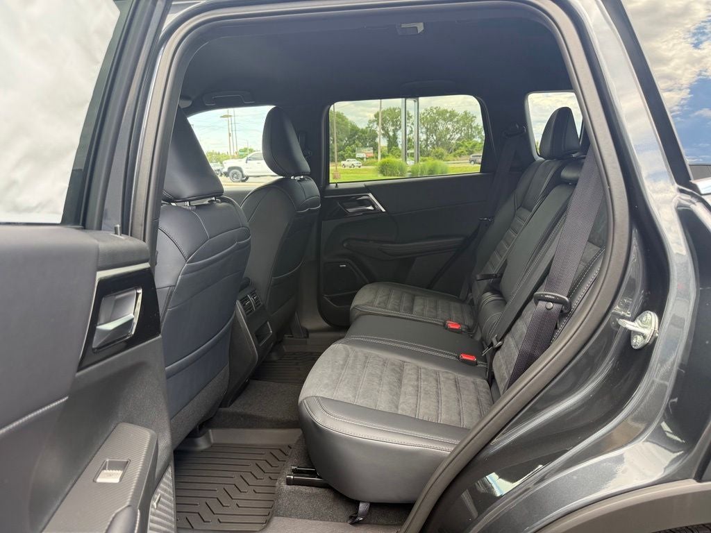2026 Mitsubishi Outlander Base