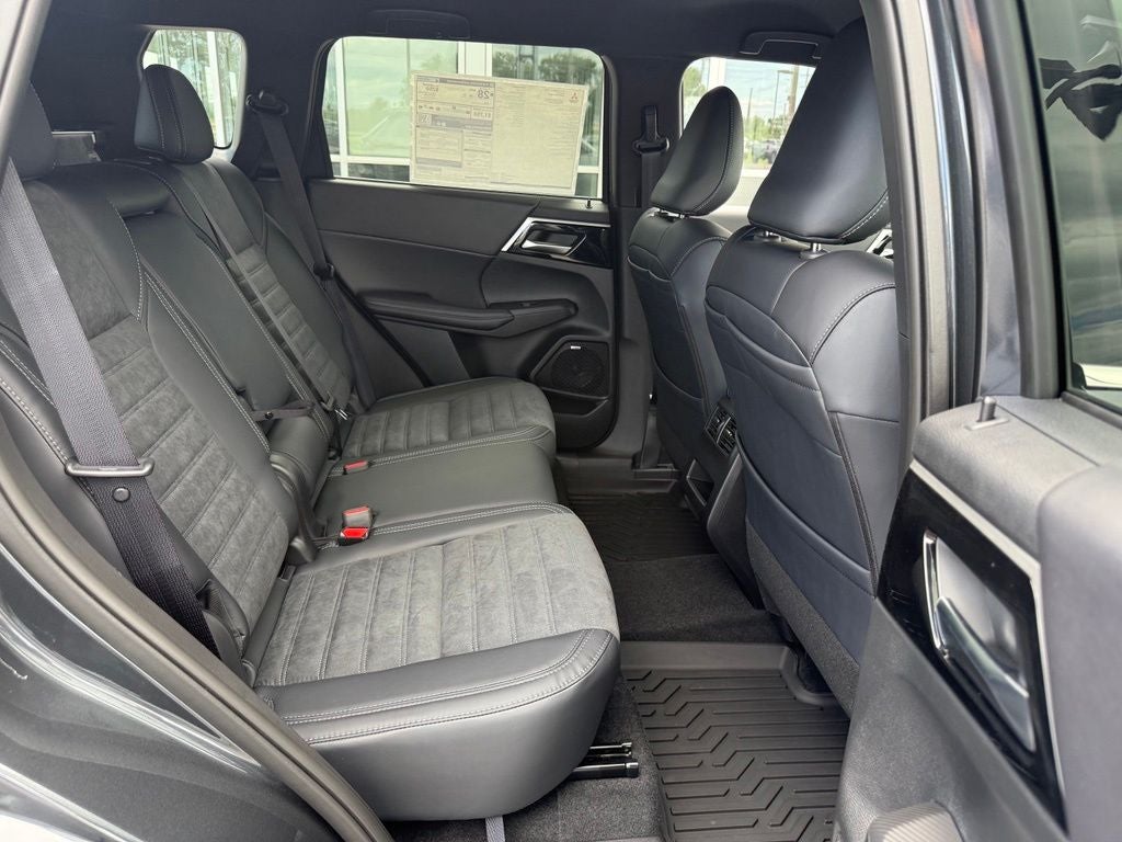 2026 Mitsubishi Outlander Base