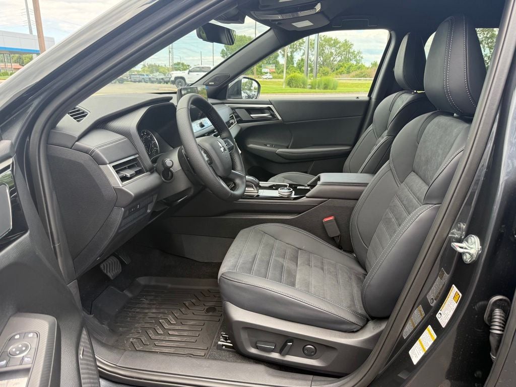 2026 Mitsubishi Outlander Base