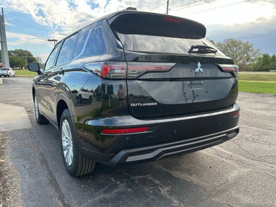 2025 Mitsubishi Outlander ES