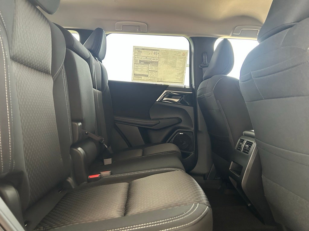 2025 Mitsubishi Outlander ES