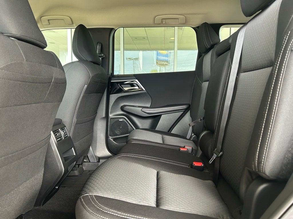 2025 Mitsubishi Outlander ES