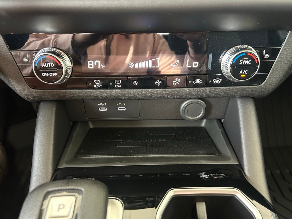 2025 Mitsubishi Outlander ES