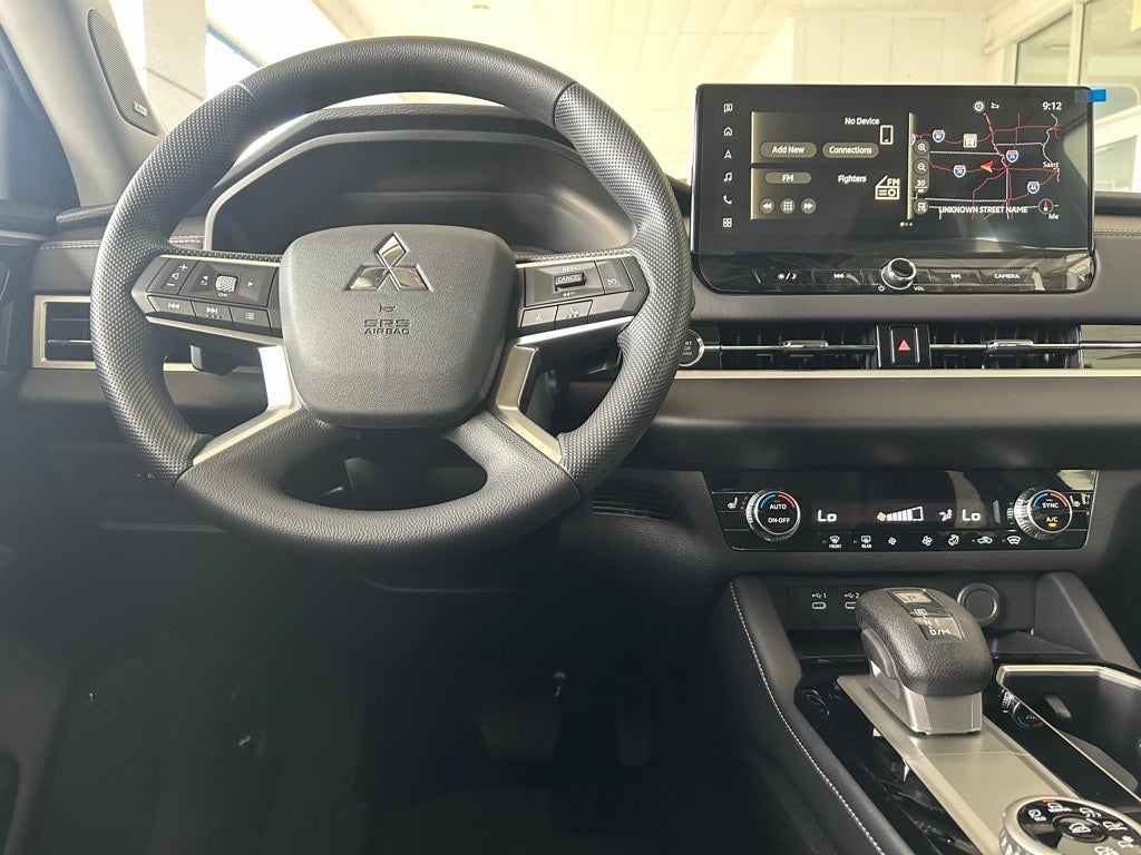 2025 Mitsubishi Outlander ES