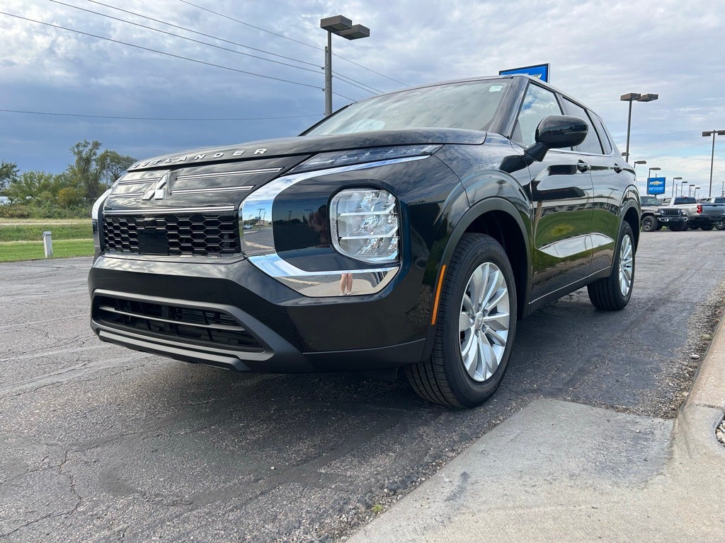 2025 Mitsubishi Outlander ES