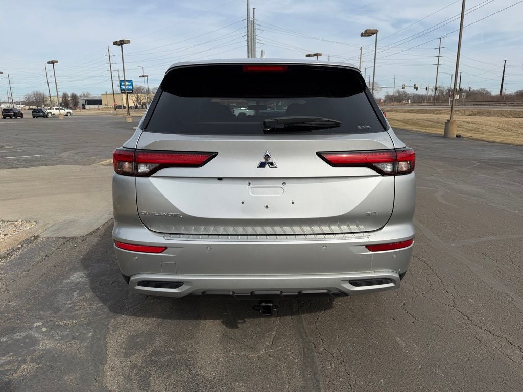2022 Mitsubishi Outlander Base