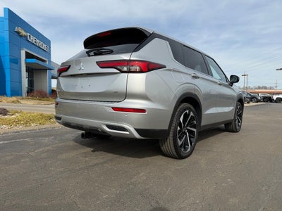 2022 Mitsubishi Outlander Base