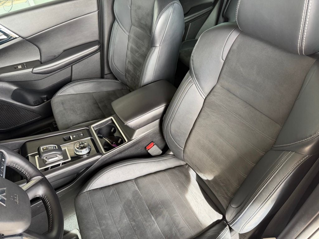 2022 Mitsubishi Outlander Base