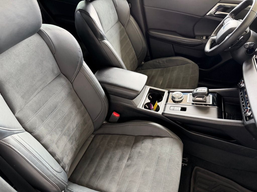 2022 Mitsubishi Outlander Base