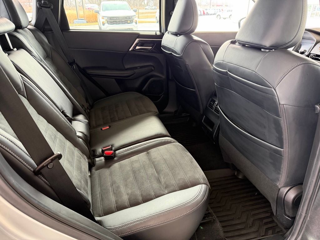 2022 Mitsubishi Outlander Base