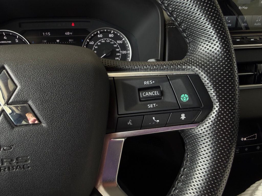 2022 Mitsubishi Outlander Base