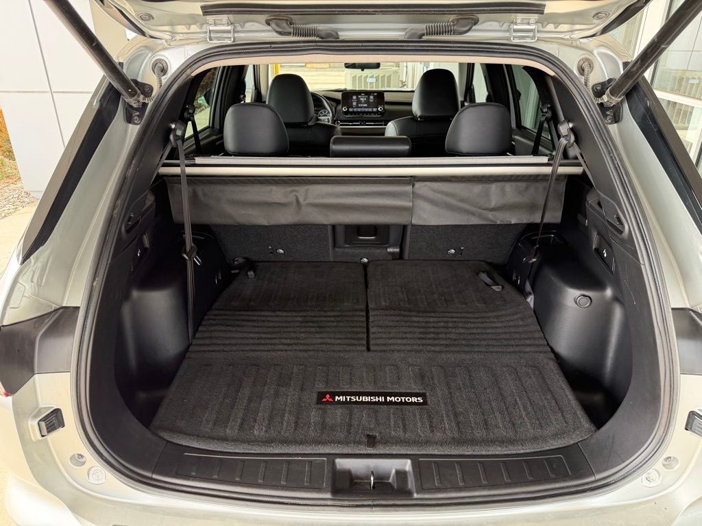 2022 Mitsubishi Outlander Base