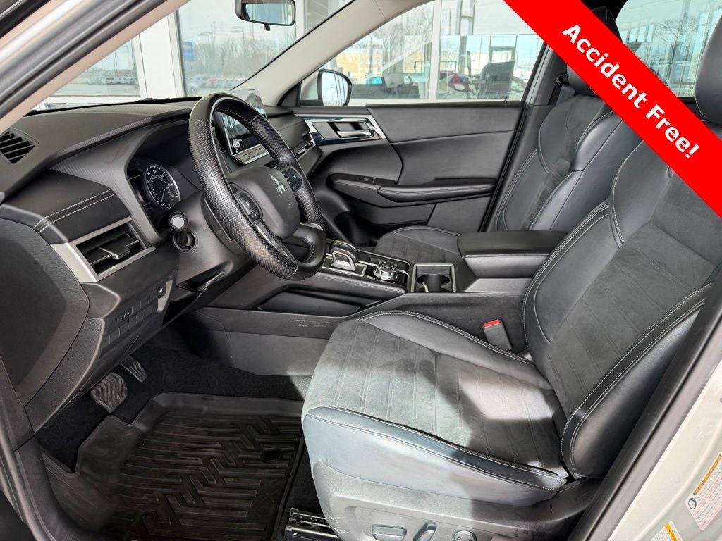 2022 Mitsubishi Outlander Base