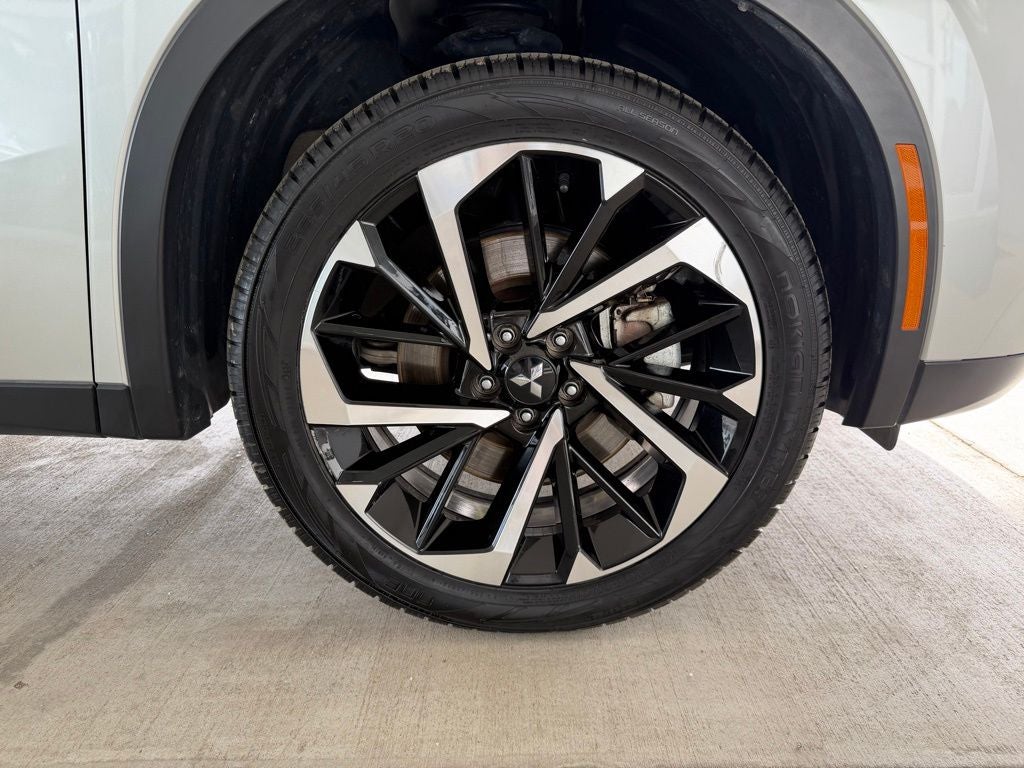 2022 Mitsubishi Outlander Base