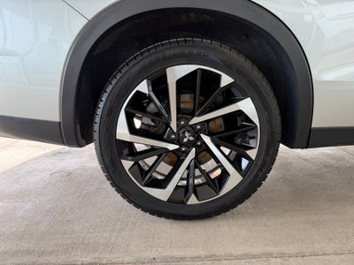 2022 Mitsubishi Outlander Base