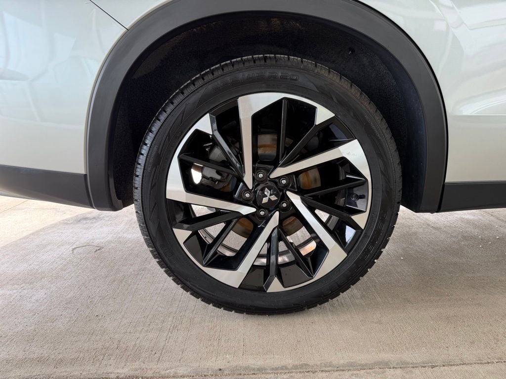 2022 Mitsubishi Outlander Base