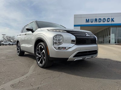 2022 Mitsubishi Outlander Base