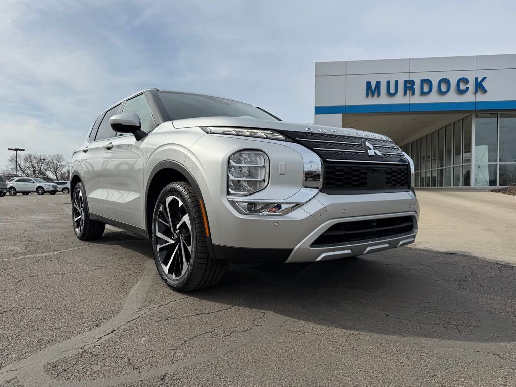 2022 Mitsubishi Outlander Base