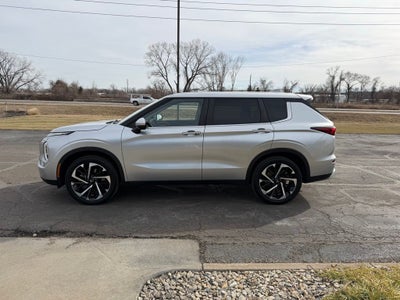 2022 Mitsubishi Outlander Base