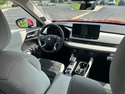 2025 Mitsubishi Outlander SE