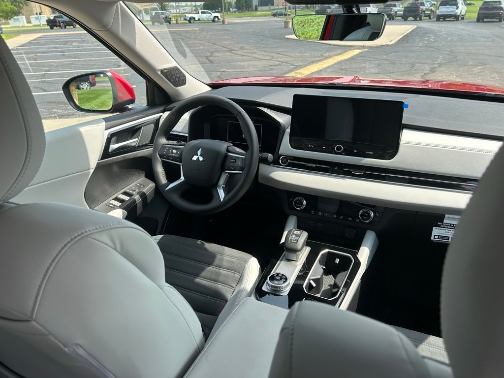 2025 Mitsubishi Outlander SE