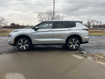 2026 Mitsubishi Outlander SE