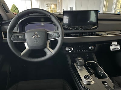 2026 Mitsubishi Outlander SE