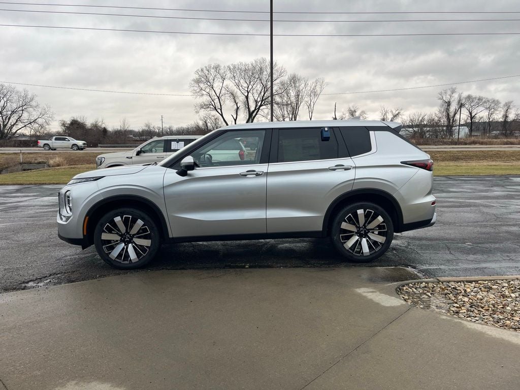 2026 Mitsubishi Outlander SE