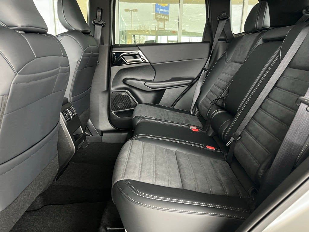 2026 Mitsubishi Outlander SE